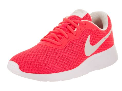 Nike tanjun sneakers women's